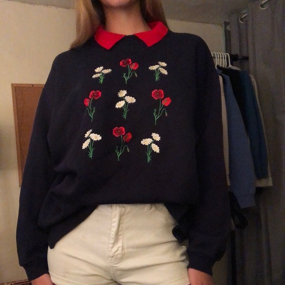 🌊Floral Sweater 🌊 - Picture 2 of 3